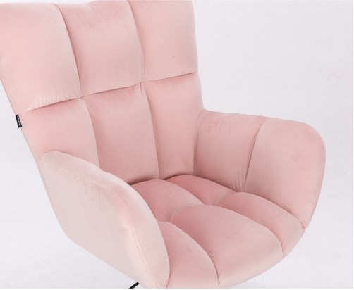 welurowy piękny różowy fotel niesamowicie wygodny
